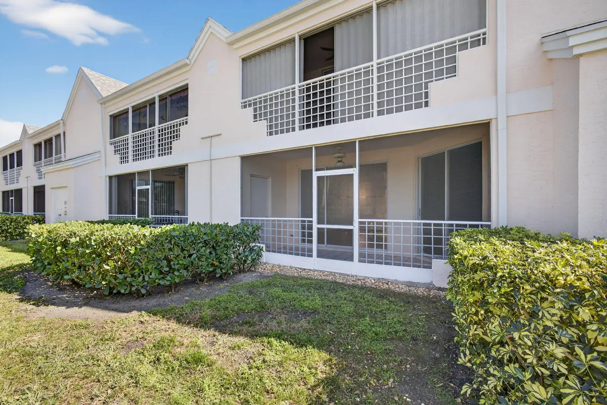 37-web-or-mls-5D1A4459 at 101 Muirfield Court 101d, Jupiter