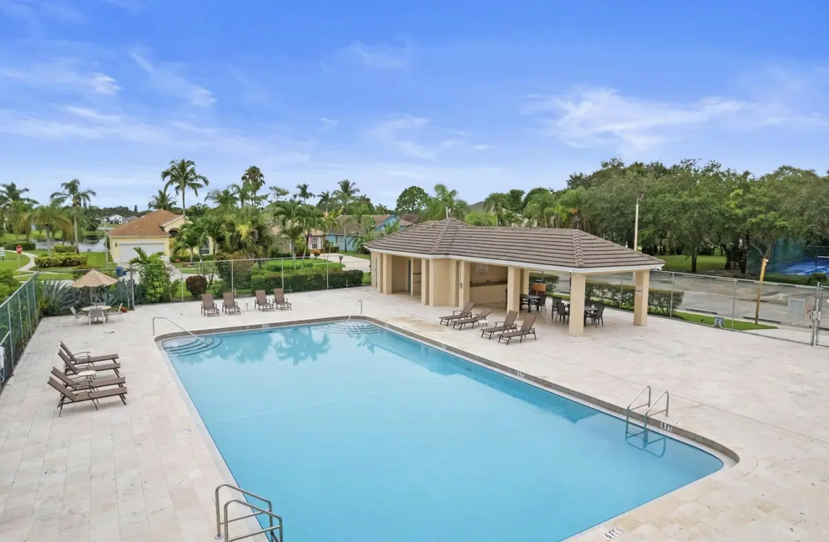 Saratoga Lakes 3bd 2bath at 286 Saratoga Boulevard, Royal Palm Beach