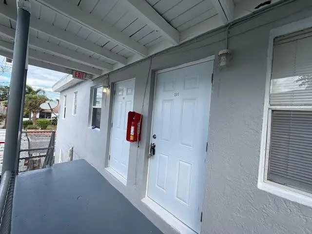20251217161559449410000000-o at 1913 Division Avenue, West Palm Beach