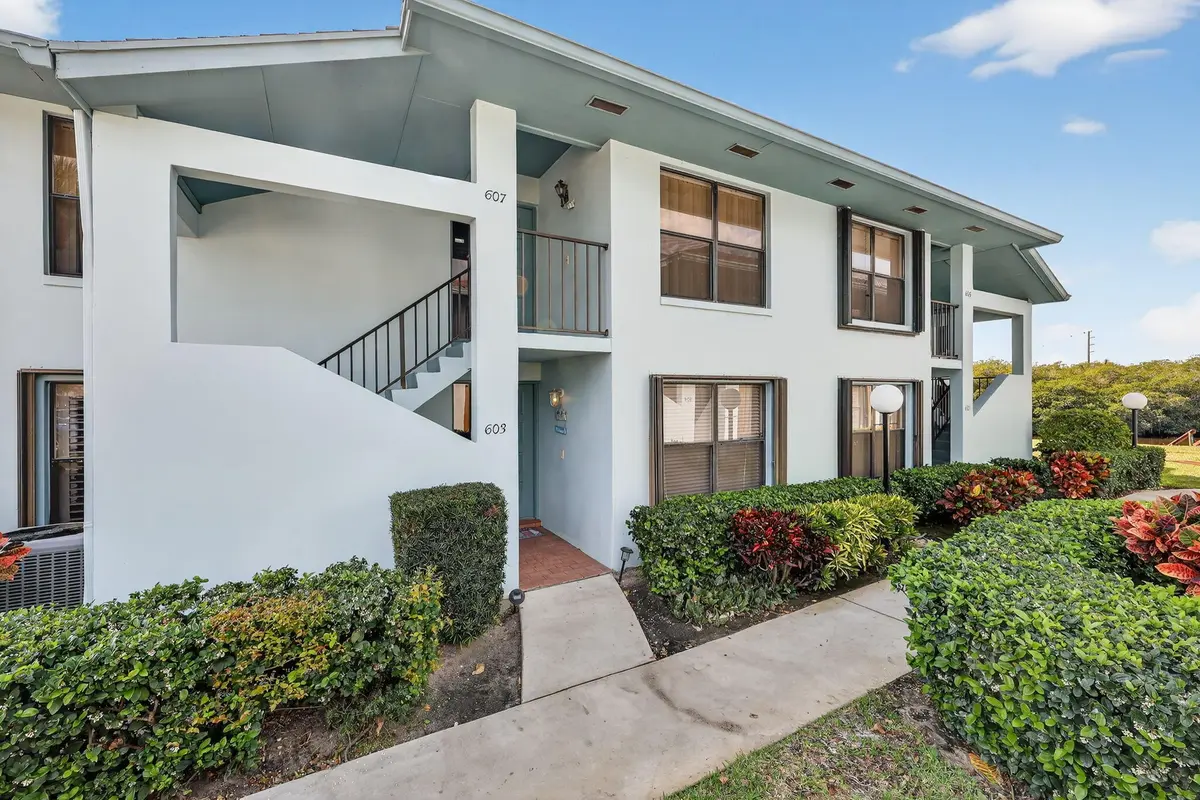 1-web-or-mls-8P3A1035 at 950 S Kanner Highway 603, Stuart