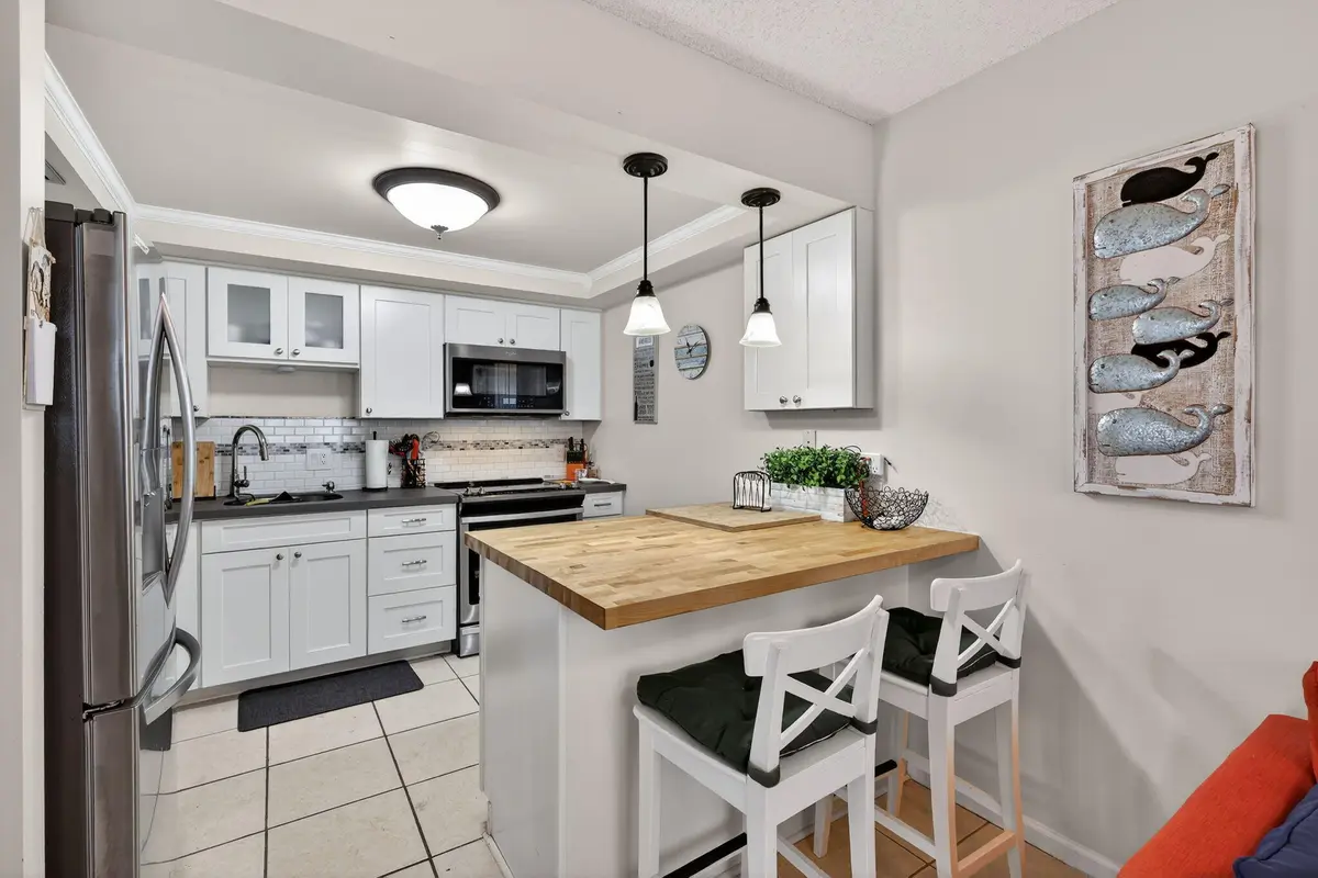 6-web-or-mls-8P3A1120 at 950 S Kanner Highway 603, Stuart