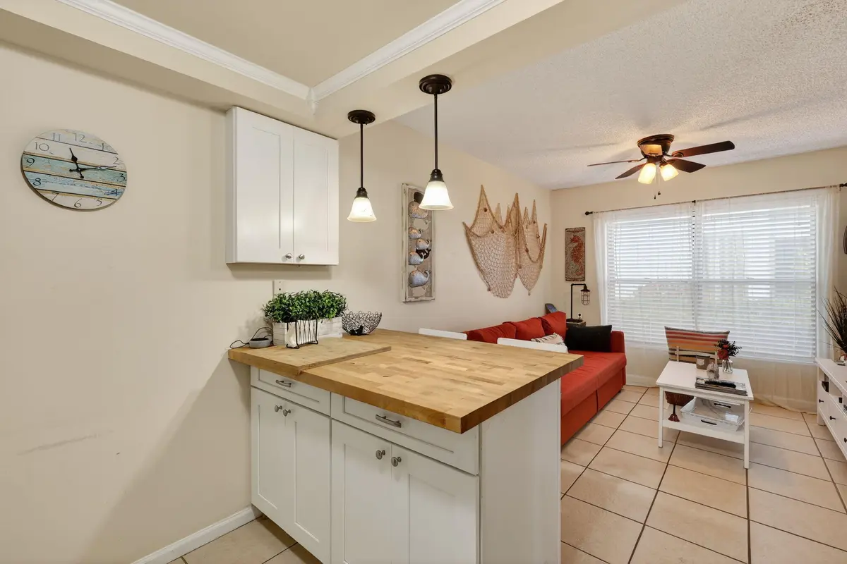 8-web-or-mls-8P3A1125 at 950 S Kanner Highway 603, Stuart