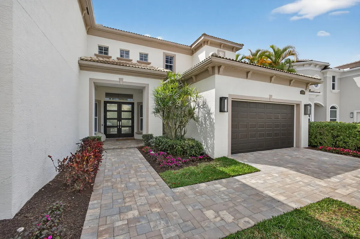 New paver driveway at 119 Dalena Way, Palm Beach Gardens
