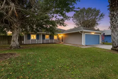 362 La Mancha Avenue, Royal Palm Beach – sold