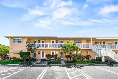 2121 NE 1st Court 202, Boynton Beach – Condominium for sale