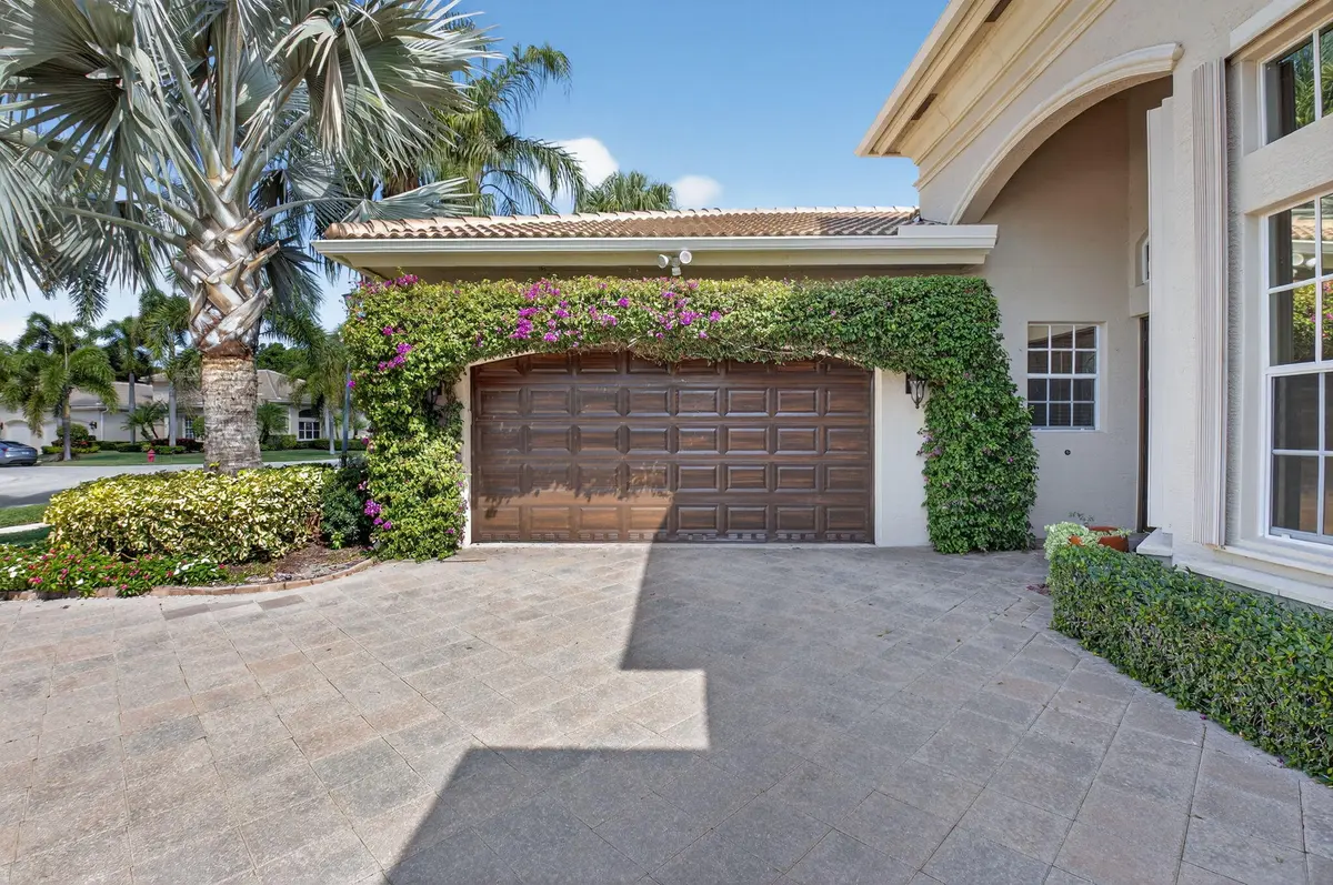 Beautiful Landscaping at 13230 Avila Beach Cove, Delray Beach