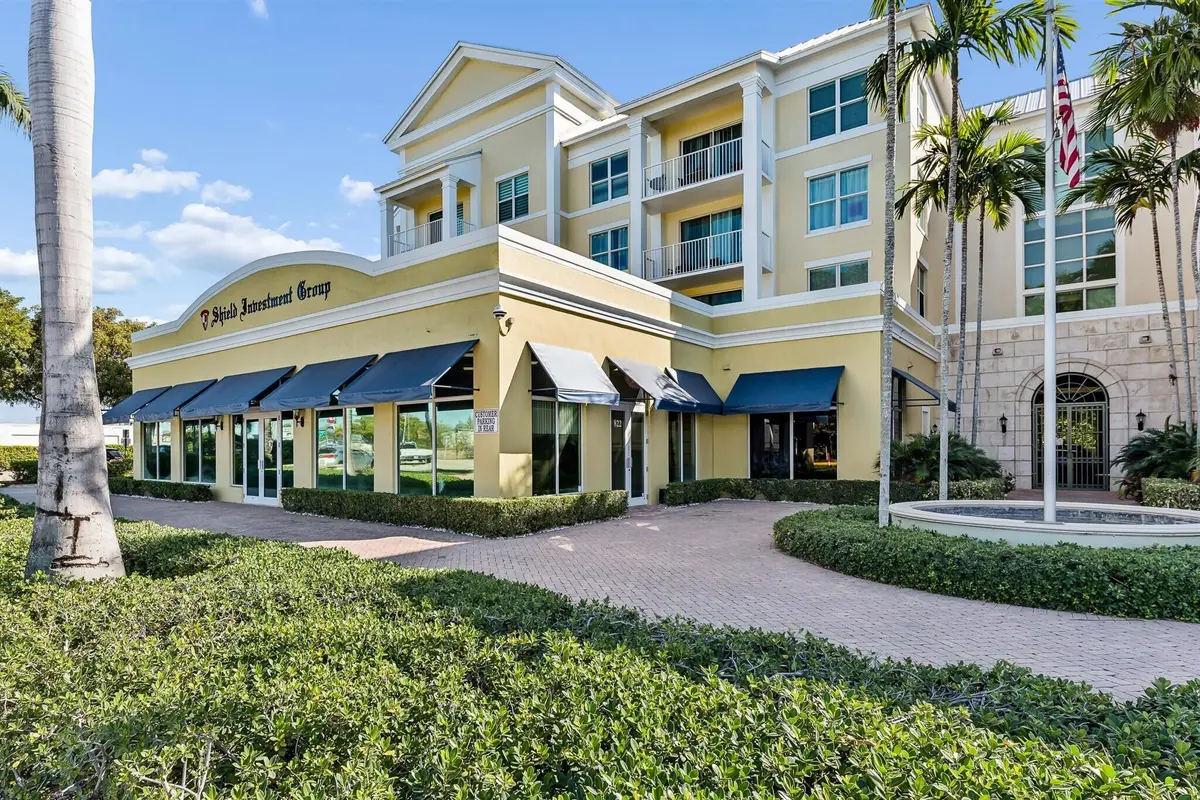 03-2003 at 826 N Dixie Highway 1, Lantana