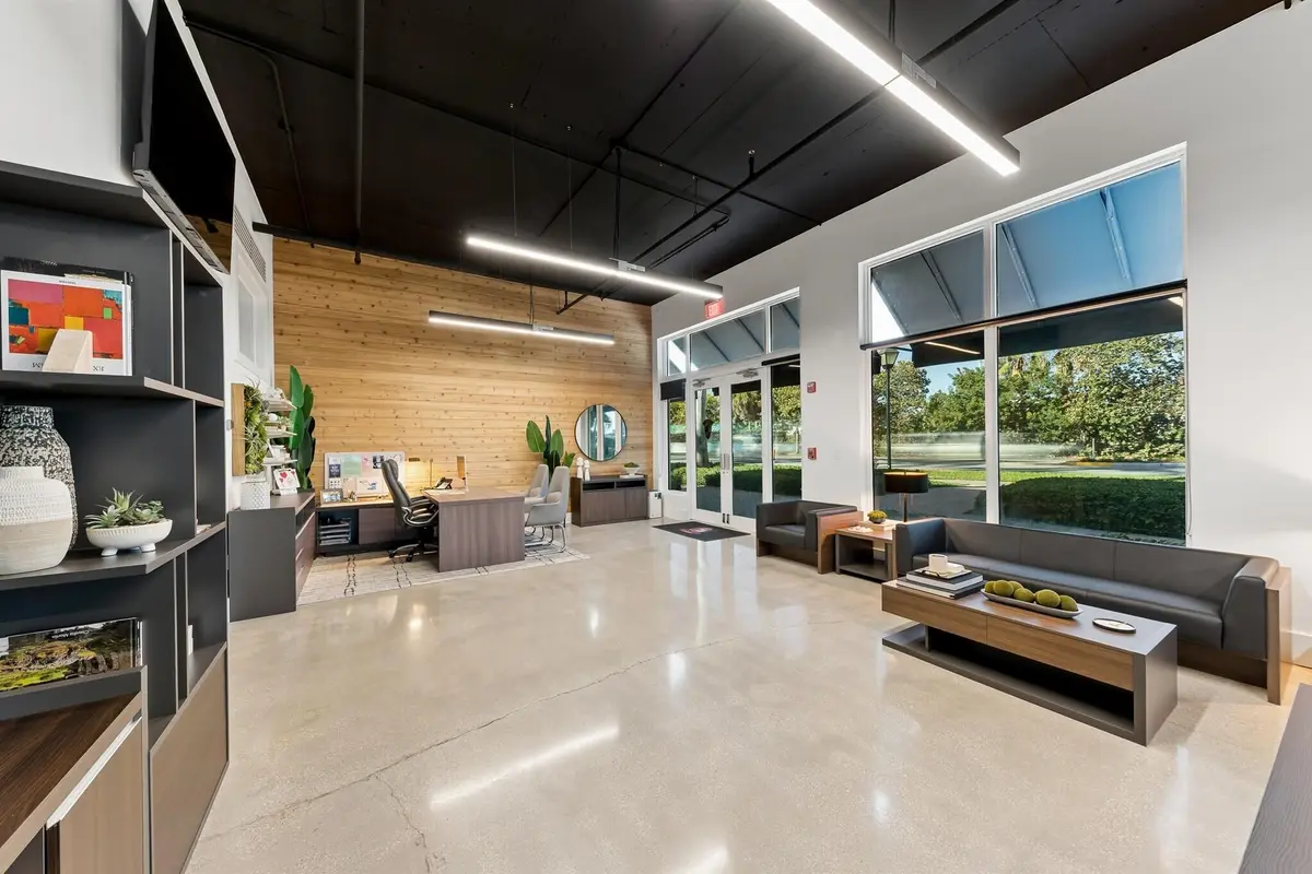07-2007 at 826 N Dixie Highway 1, Lantana
