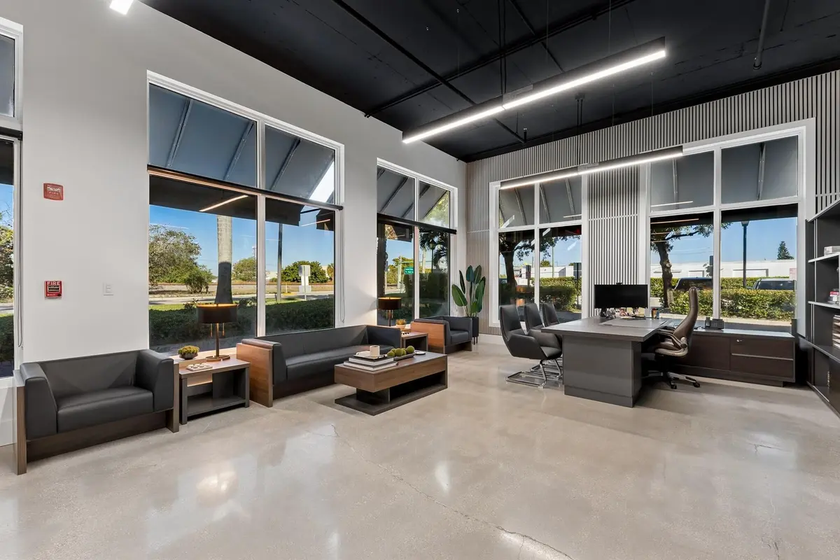 08-2008 at 826 N Dixie Highway 1, Lantana
