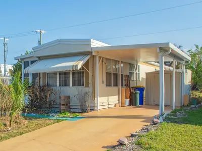 335 NE Tropicalia Lane, Jensen Beach – Mobile Home for sale