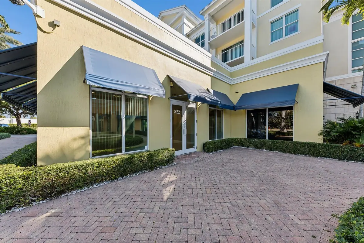 29-3001 at 826 N Dixie Highway 11-15, Lantana