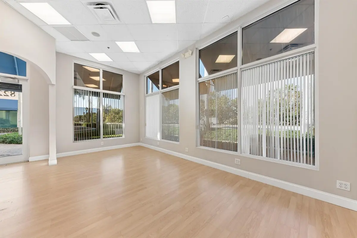 31-3003 at 826 N Dixie Highway 11-15, Lantana