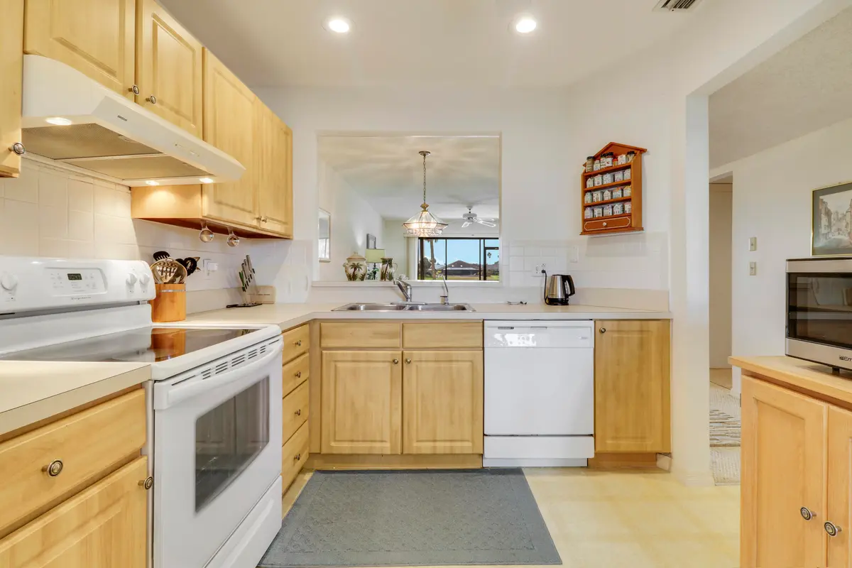 Williasmburg 105 - Kitchen Best at 6980 SE Constitution Boulevard 105, Hobe Sound