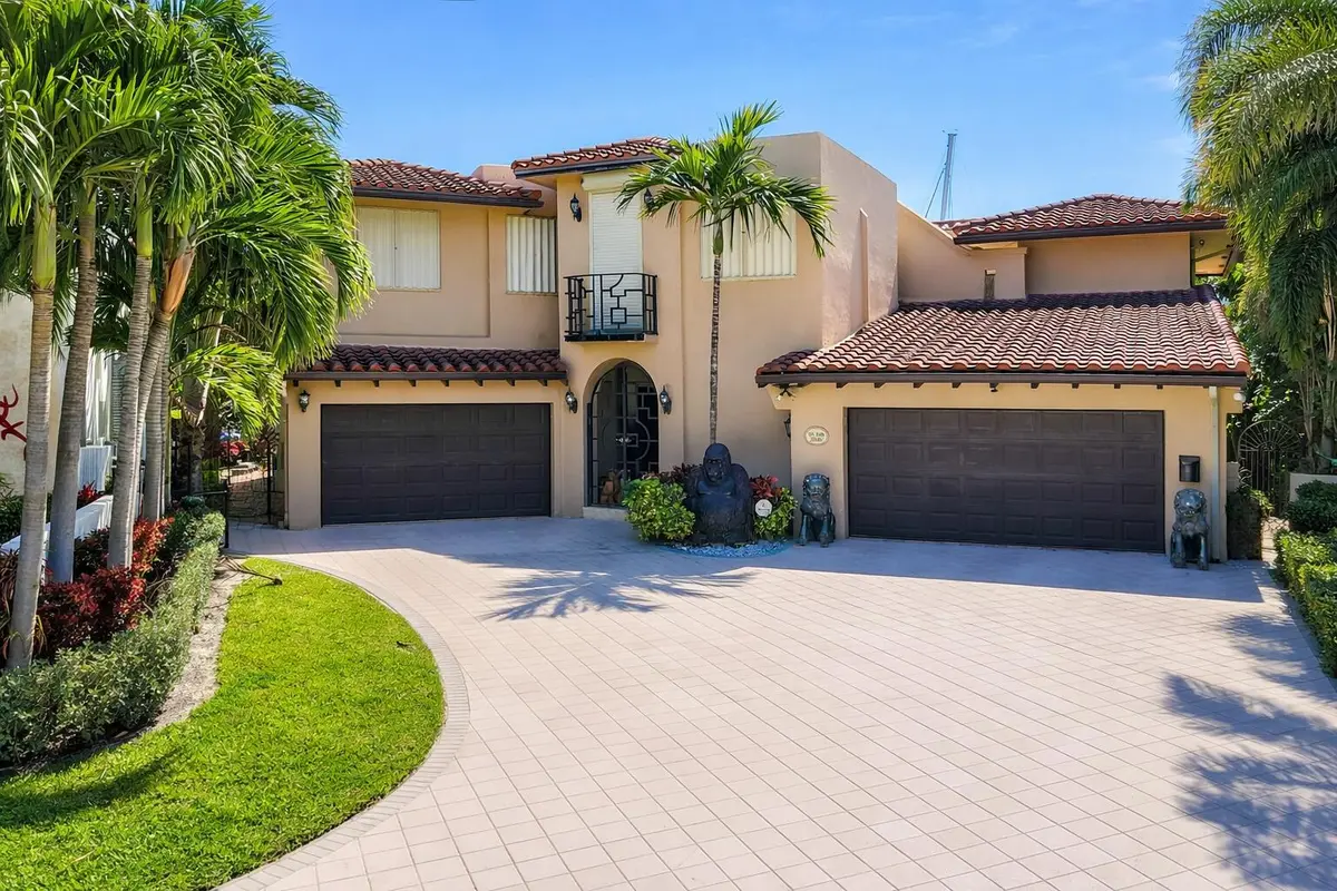 Front of house at 2850 NE 44th Street, Lighthouse Point