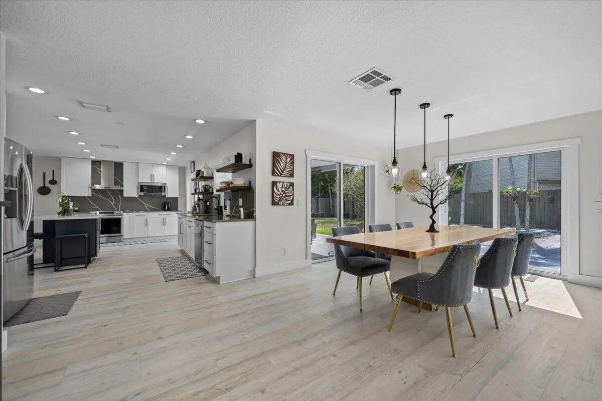 Kitchen and Dining at 1591 Wyndcliff Drive, Wellington