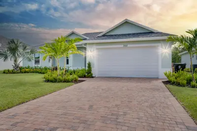 388 SW Vista Lake Drive, Port St. Lucie – Single Family Residence for sale