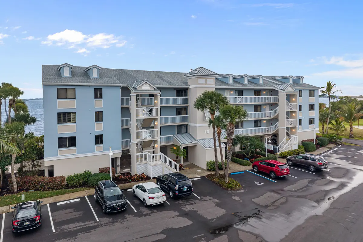 Front View of Building at 10 NE Plantation Road 305, Stuart