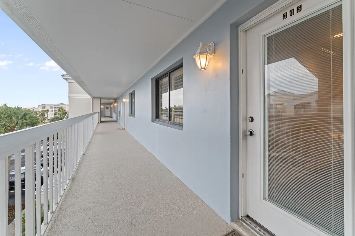 Catwalk at 10 NE Plantation Road 305, Stuart