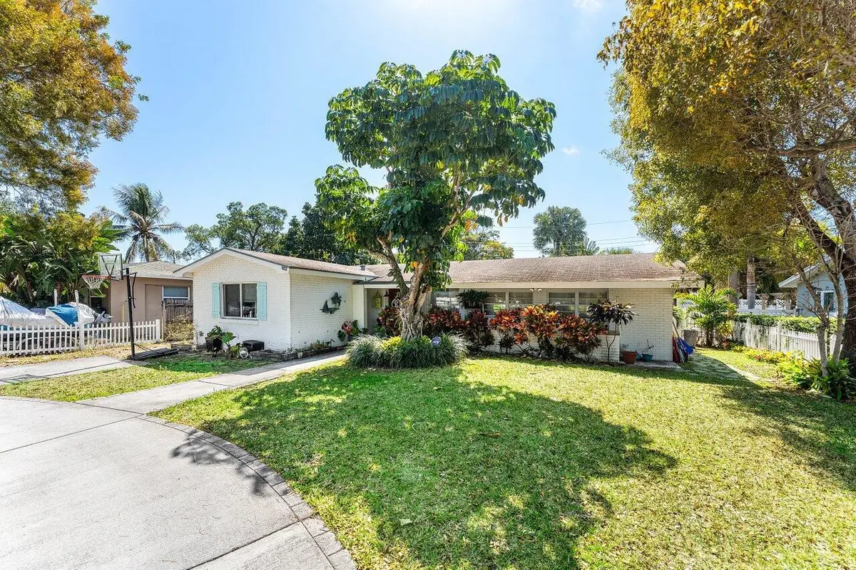 Front of house at 102 NE 22nd Street, Delray Beach
