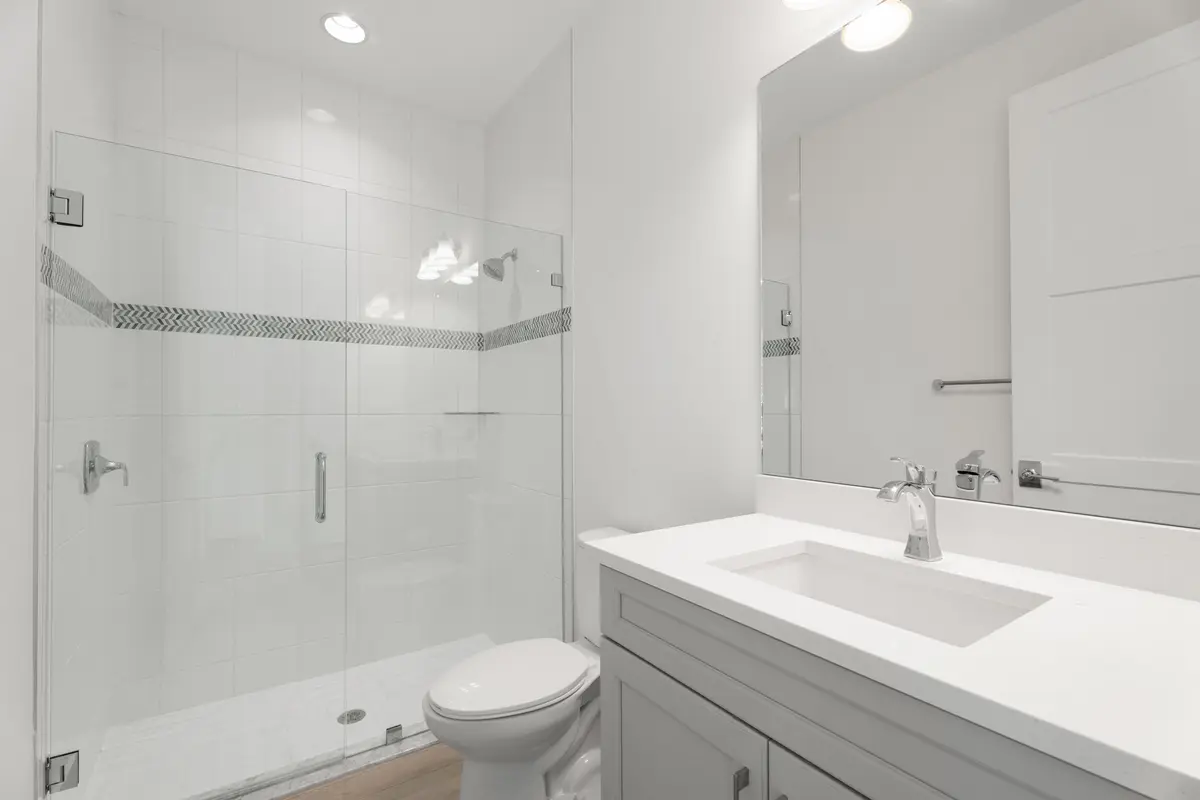 1st Floor Full Bathroom at 5393 Sagan Lane, Palm Beach Gardens
