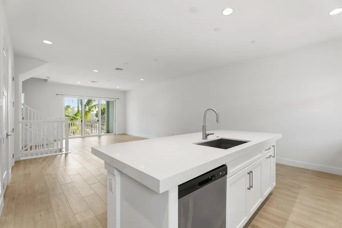 Kitchen at 5393 Sagan Lane, Palm Beach Gardens