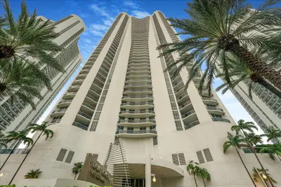 15901 Collins Avenue 3804, Sunny Isles Beach – sold