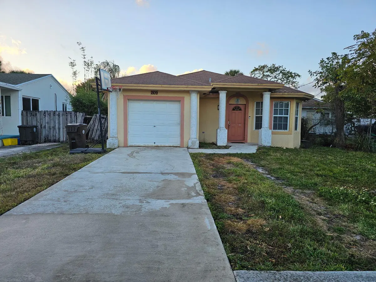2109 Dock Street, West Palm Beach, FL – photo 2