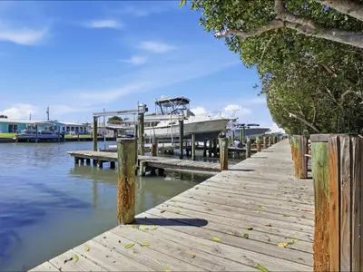 3206 S Lakeview Circle 1105, Hutchinson Island – sold