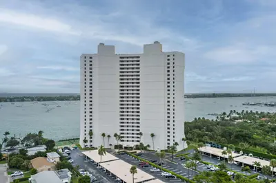 5200 N Flagler Drive 404, West Palm Beach – sold