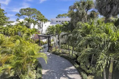 355 Oakview Drive, Delray Beach – Single Family Residence for sale