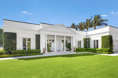 208 Sandpiper Drive, Palm Beach – Single Family Residence for sale