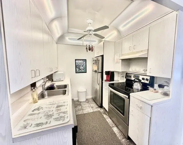 Kitchen at 4091 Cornwall E, Boca Raton