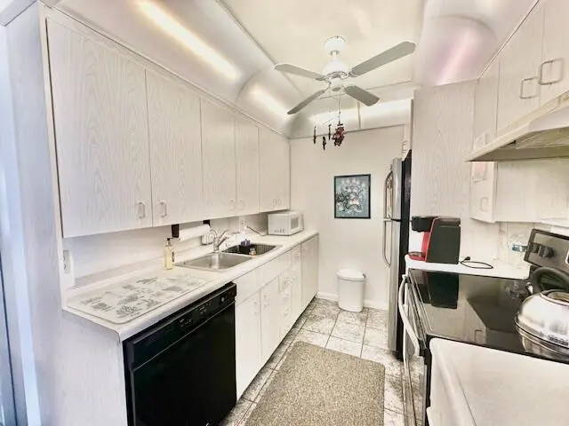 Kitchen at 4091 Cornwall E, Boca Raton
