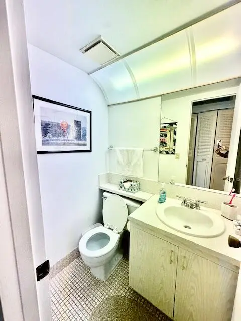 1/2 Bathroom at 4091 Cornwall E, Boca Raton