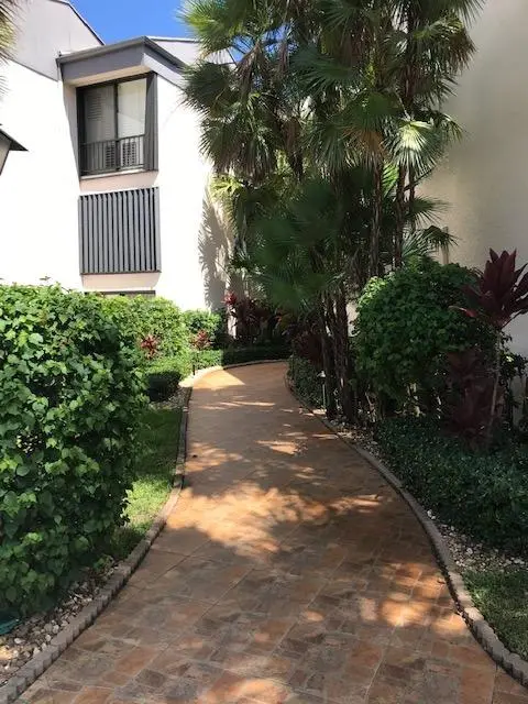 Entry at 1640 Twelve Oaks Way 101, North Palm Beach