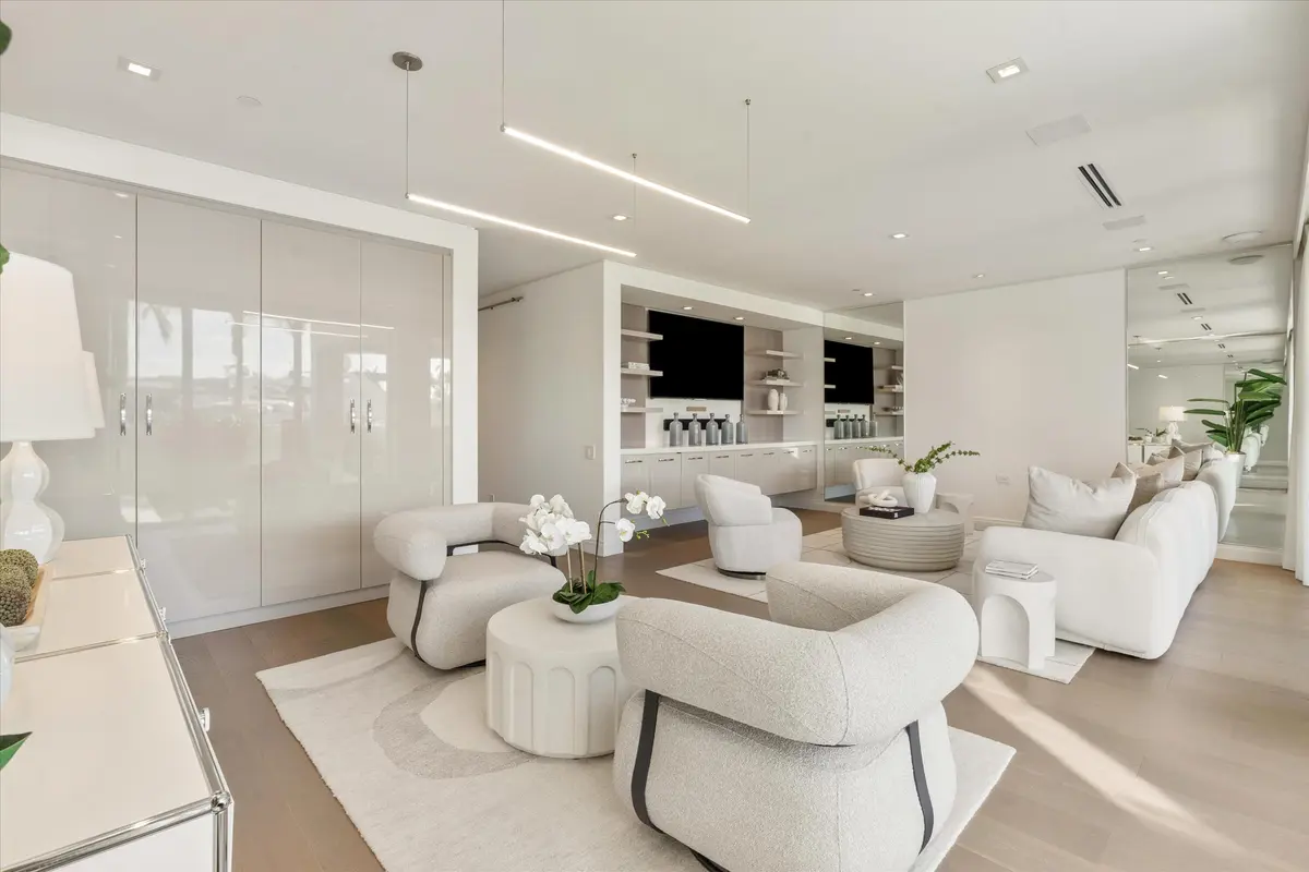Built in Dry Bar and Storage at 126 Macfarlane Drive, Delray Beach