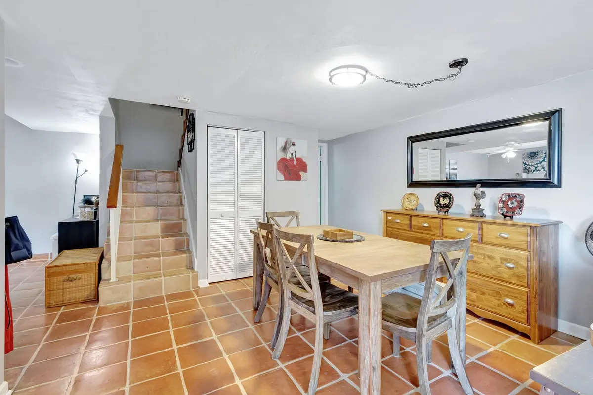 Dining at 1586 Shaker Circle, Wellington