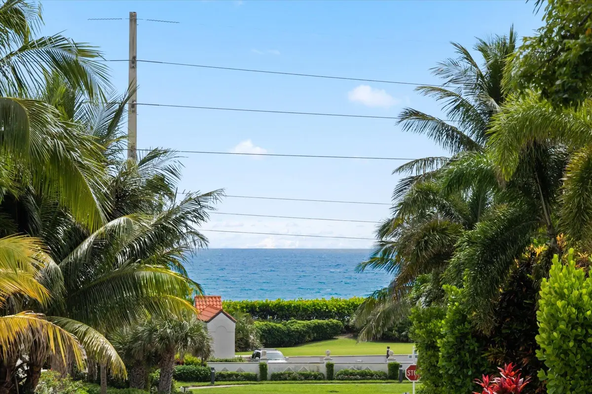 801 Hibiscus Ave, Juno Beach, FL 33408 ( at 801 Hibiscus Avenue, Juno Beach