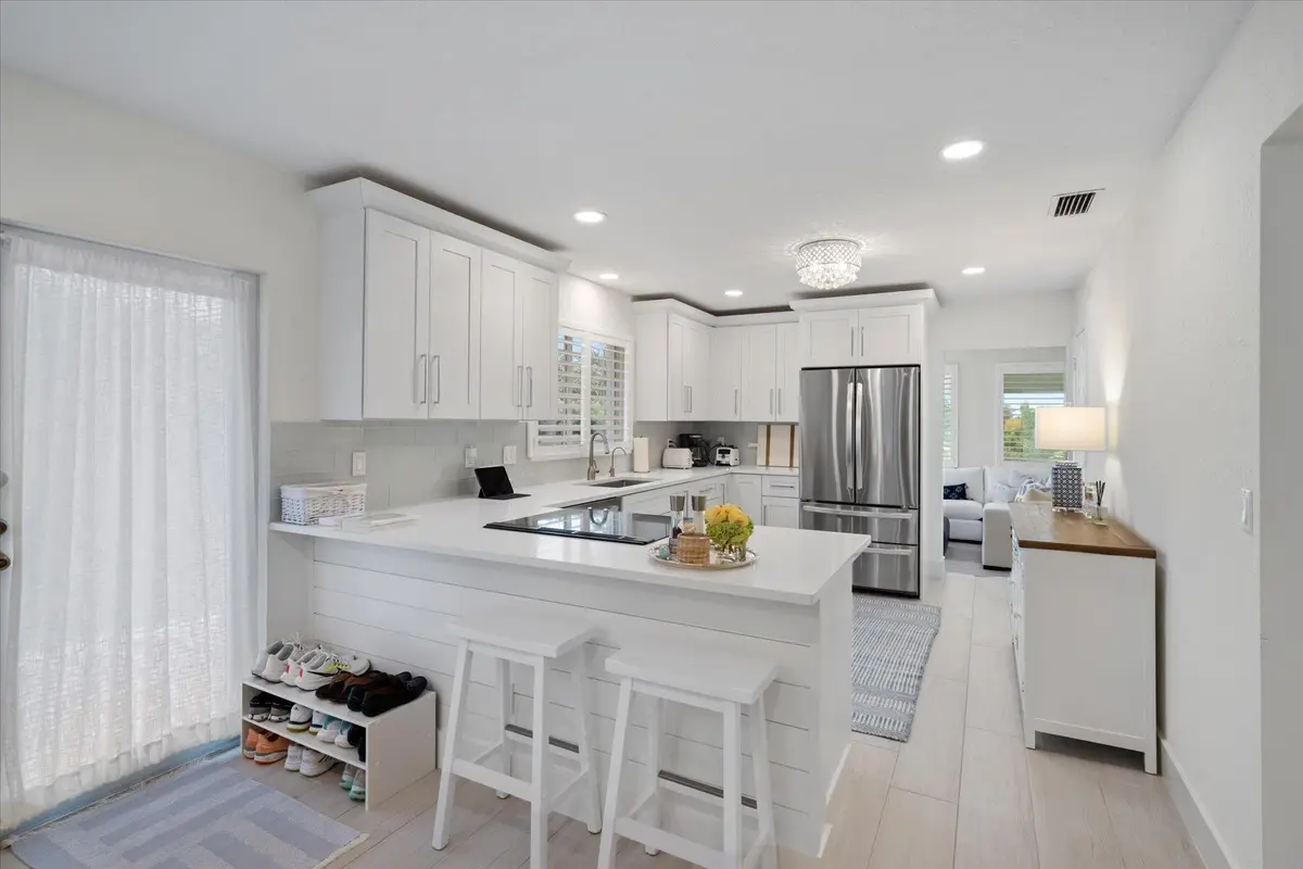 801 Hibiscus Ave, Juno Beach, FL 33408 ( at 801 Hibiscus Avenue, Juno Beach
