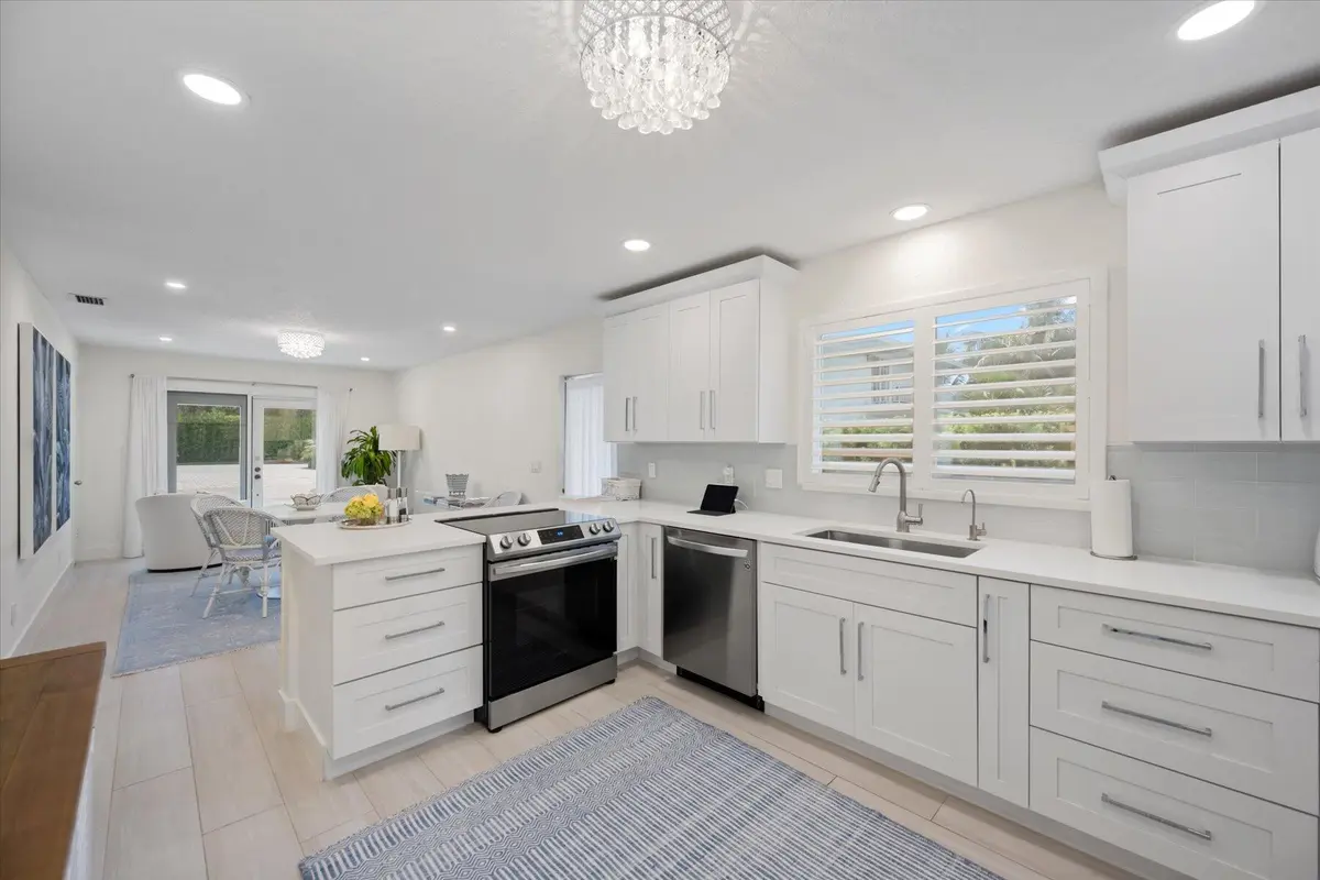 801 Hibiscus Ave, Juno Beach, FL 33408 ( at 801 Hibiscus Avenue, Juno Beach