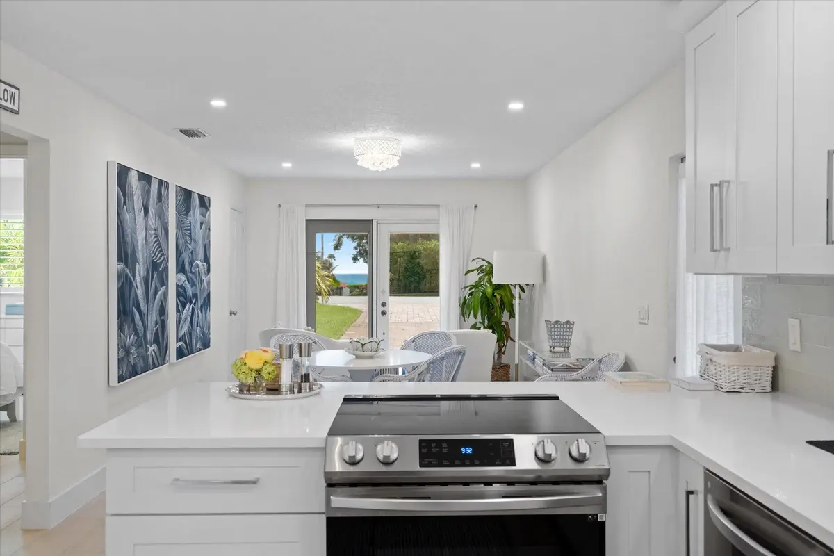 801 Hibiscus Ave, Juno Beach, FL 33408 ( at 801 Hibiscus Avenue, Juno Beach