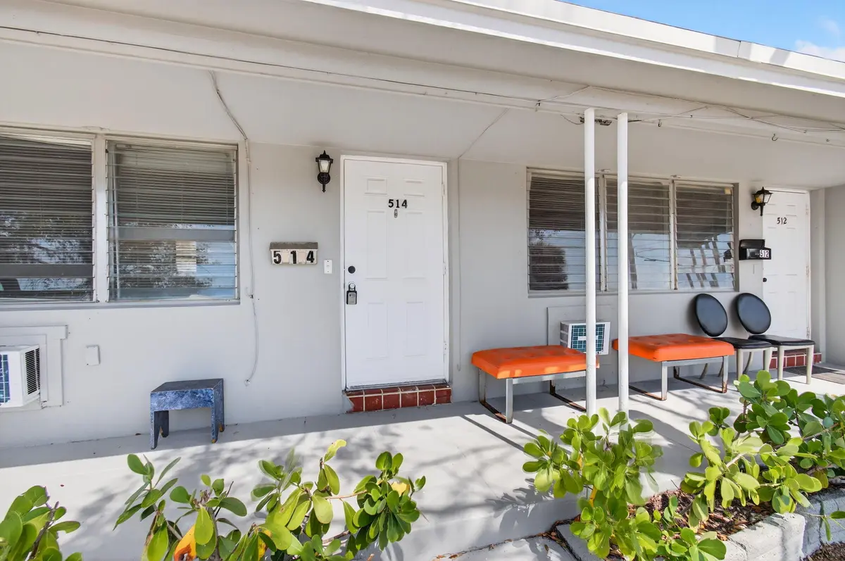 front at 512 N 9th Avenue, Lake Worth Beach