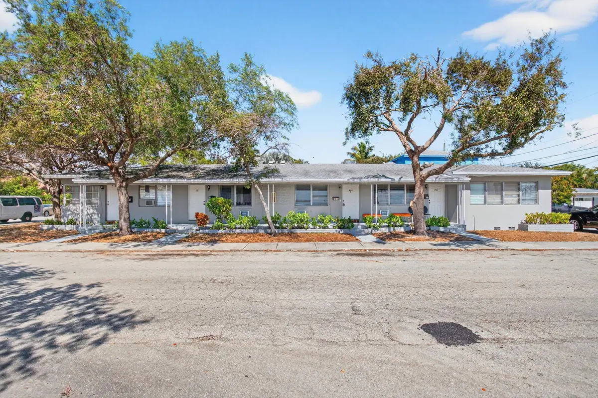 2-web-or-mls-DSC_1710 at 512 N 9th Avenue, Lake Worth Beach