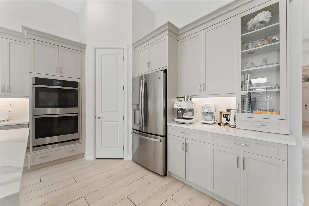 21-21 at 11770 Leon Circle, Parkland