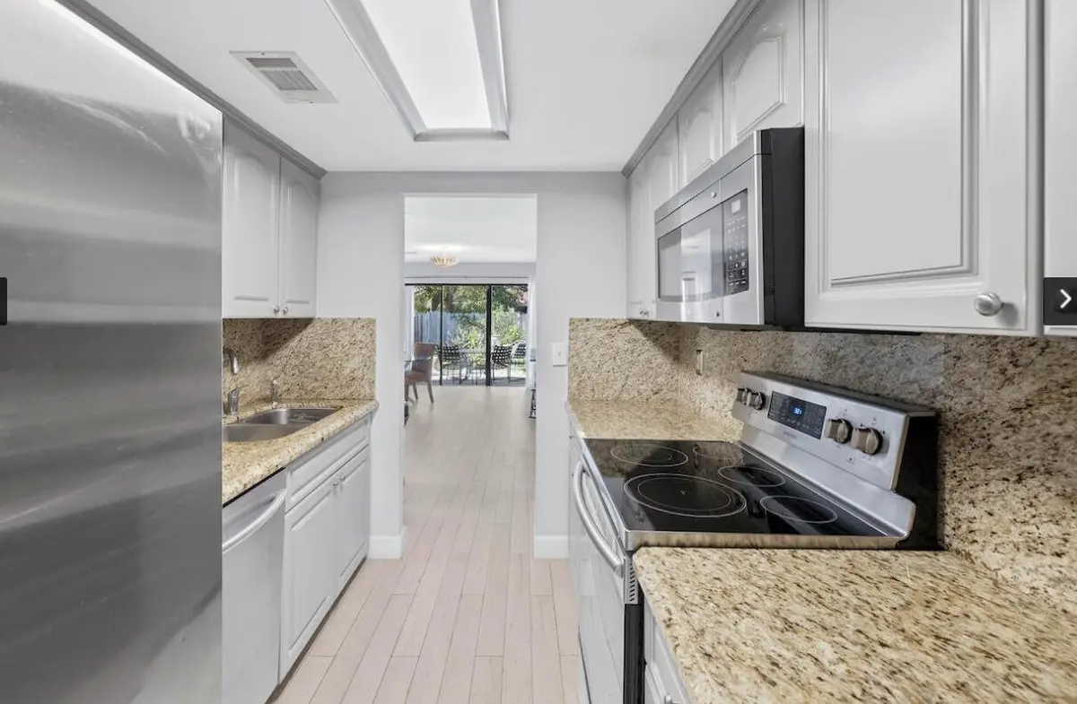 Kitchen at 12702 Peconic Court, Wellington