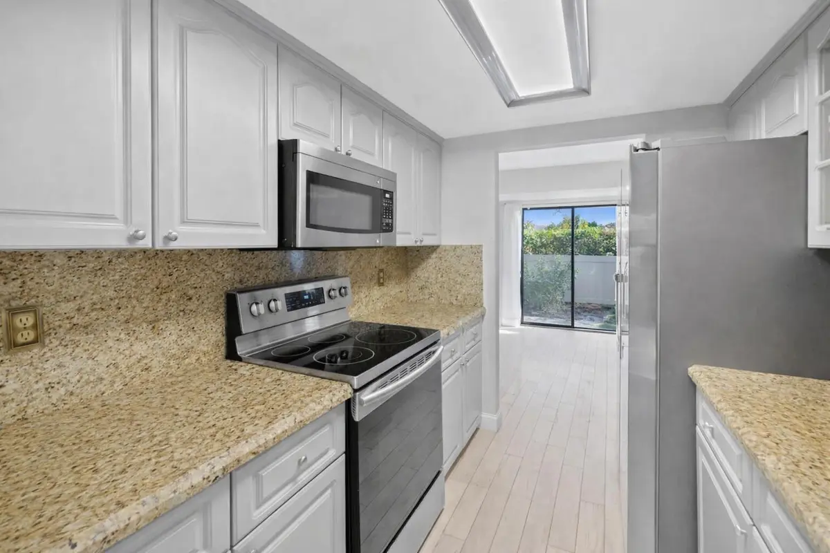 Kitchen at 12702 Peconic Court, Wellington