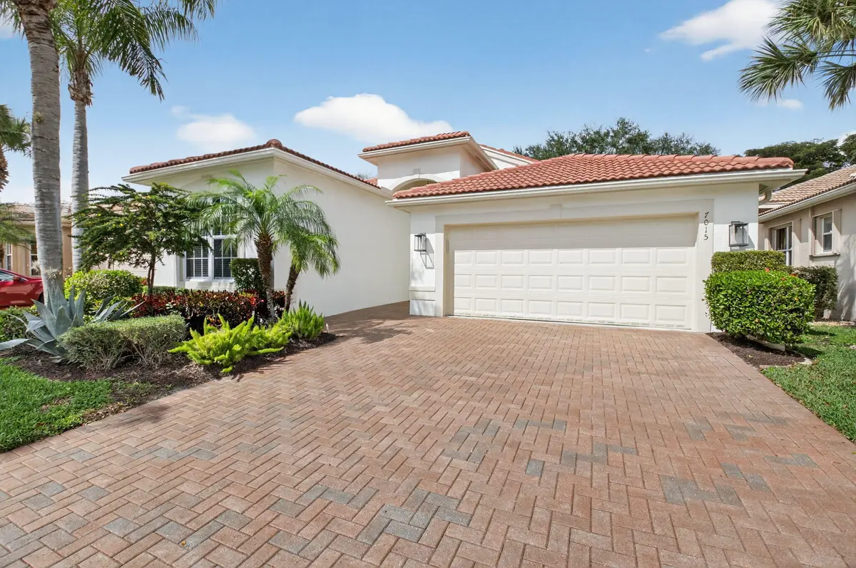 2 car garage at 7015 Imperial Beach Circle, Delray Beach