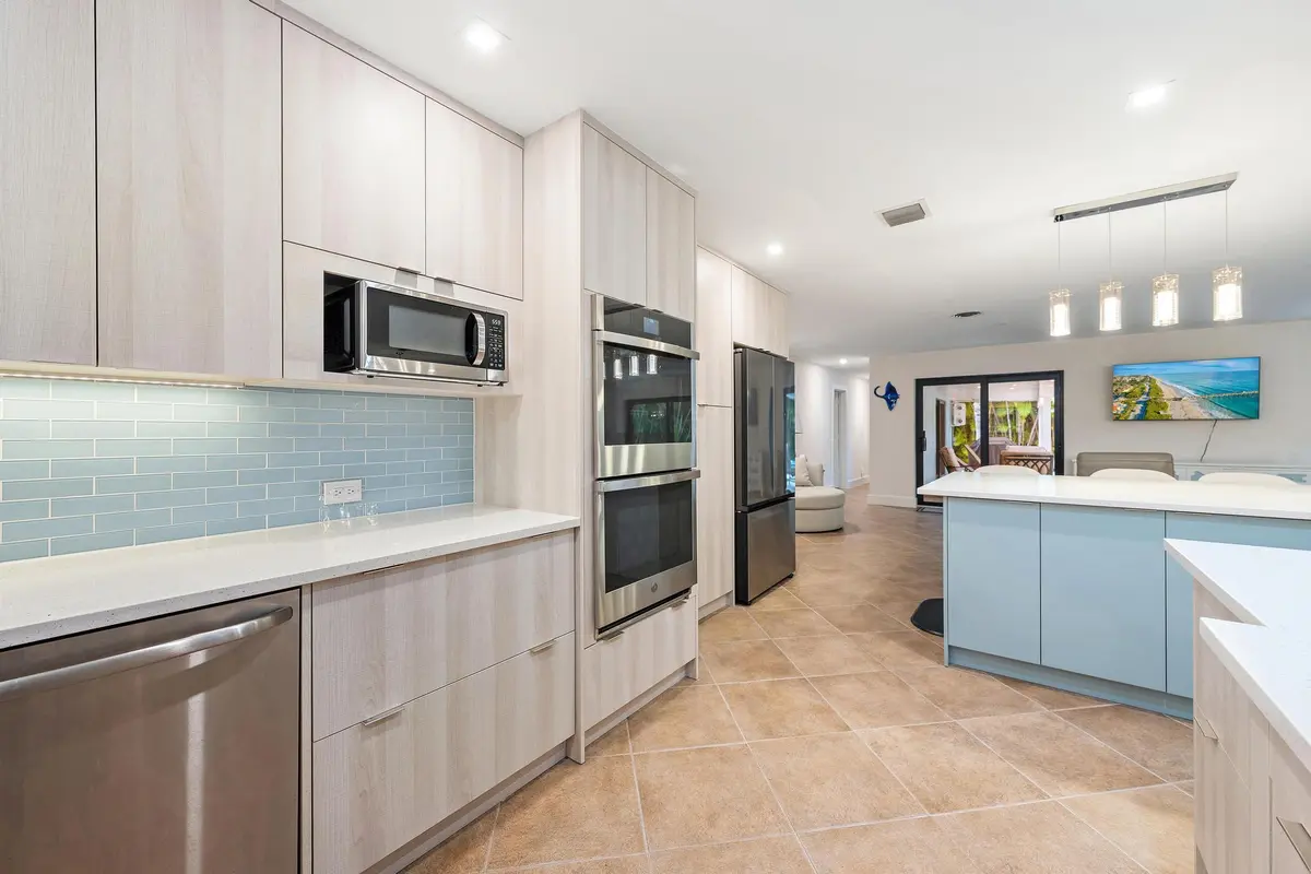 v at 1120 Singer Drive, Riviera Beach
