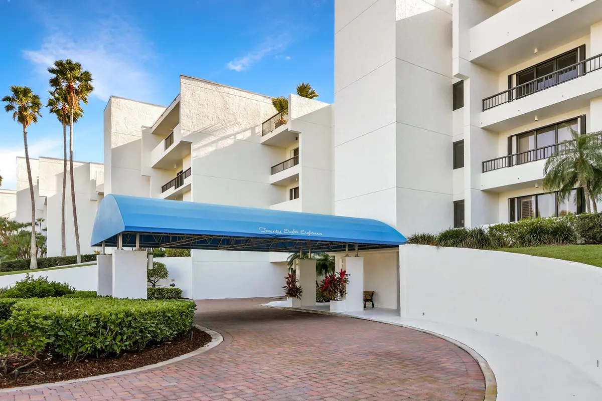 Front of Building at 2818 SE Dune Drive 2307, Stuart