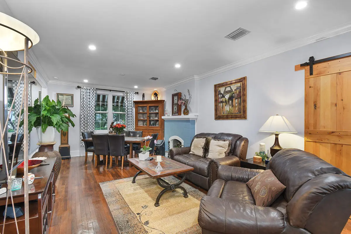 whole room at 525 Evergreen Drive, Lake Park
